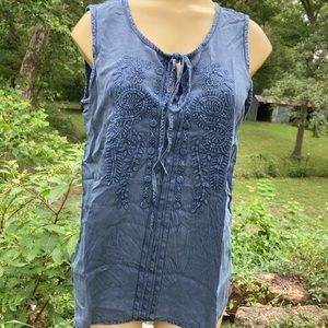 Sleeveless, distressed navy, medium top.
